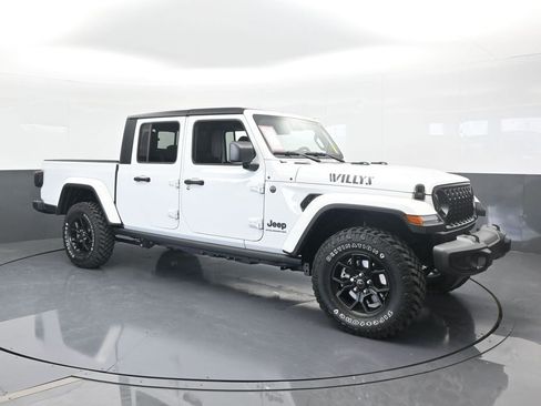 Used 2024 Jeep Gladiator Sport image 8