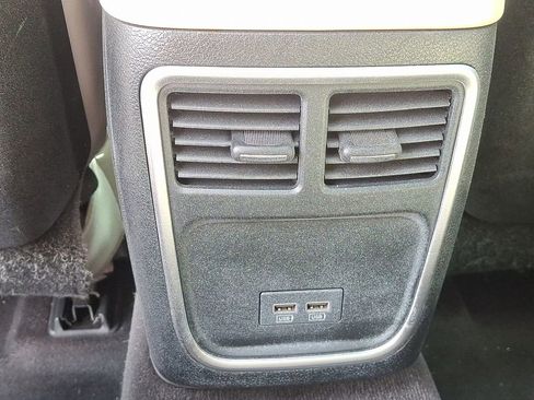 Used 2016 Chrysler 300 Limited image 11