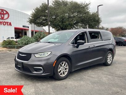 Used 2023 Chrysler Pacifica Touring-L