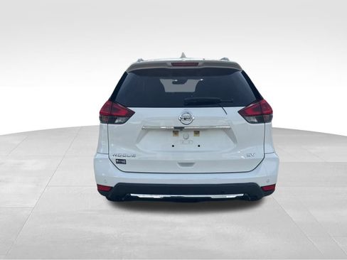 Used 2020 Nissan Rogue SV image 4