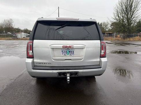 Used 2019 GMC Yukon XL SLT image 6