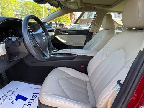 Used 2020 Toyota Avalon XLE w/ Moonroof Package image 27