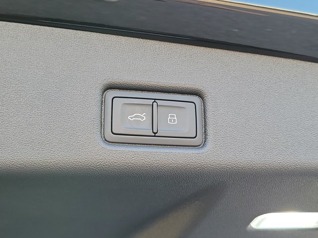 Certified 2026 Audi Q5 Premium Plus AWD/4WD image 12