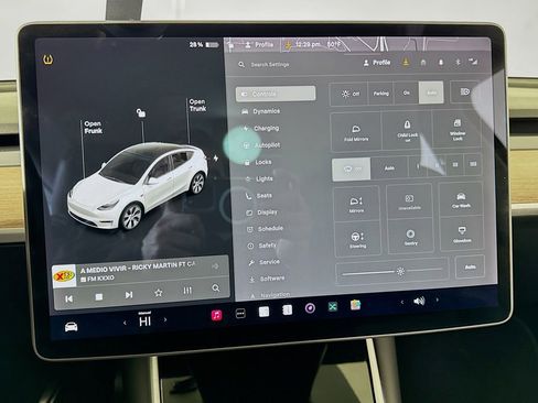 Used 2020 Tesla Model Y Long Range image 22