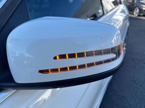 Used 2011 Mercedes-Benz C 300 Sedan image 37