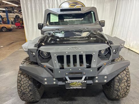 Used 2016 Jeep Wrangler Unlimited Sahara AWD/4WD image 2