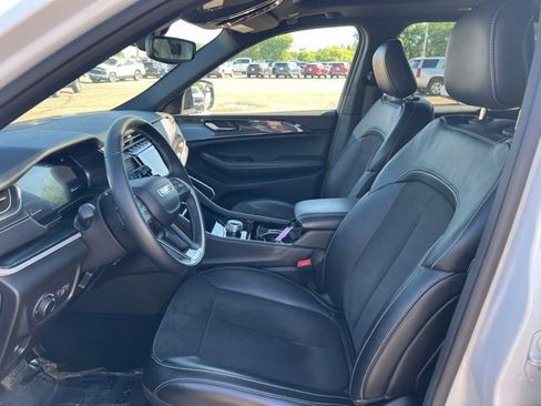 Used 2022 Jeep Grand Cherokee Altitude AWD/4WD image 15
