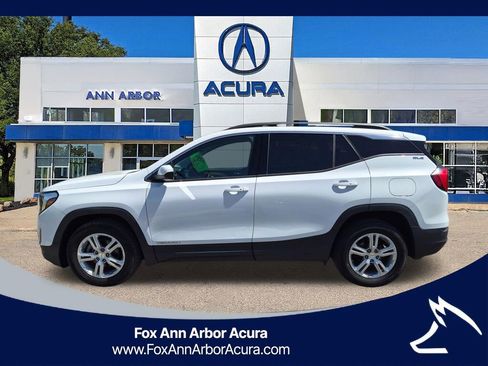 Used 2019 GMC Terrain SLE w/ Driver Convenience Package FWD image 2
