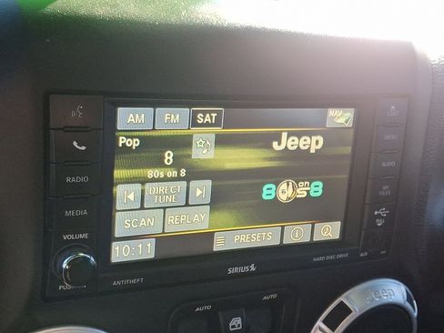 Used 2017 Jeep Wrangler Unlimited Sahara w/ Connectivity Group image 17