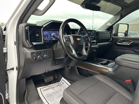 Used 2024 Chevrolet Silverado 3500 LT w/ Convenience Package image 12