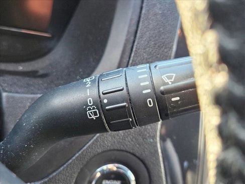 Used 2018 Ford Explorer XLT w/ Equipment Group 202A image 9