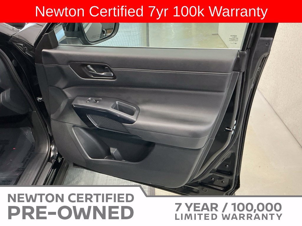 Used 2025 Nissan Pathfinder SV FWD image 41