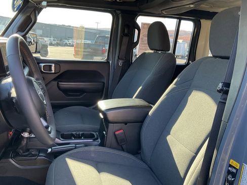Used 2024 Jeep Wrangler Unlimited image 13
