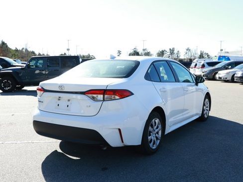 Used 2024 Toyota Corolla LE image 6