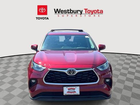 Used 2023 Toyota Highlander LE image 3