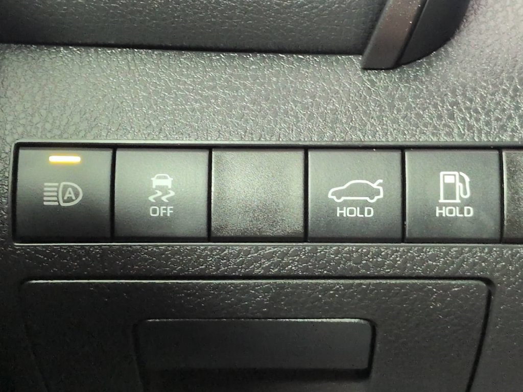 Used 2022 Toyota Camry SE FWD image 35