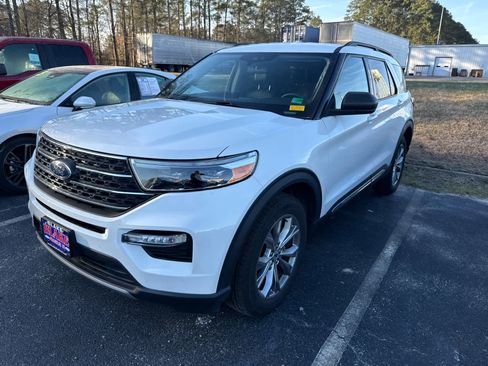 Used 2023 Ford Explorer XLT w/ Equipment Group 202A image 12