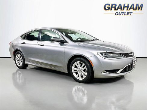 Used 2016 Chrysler 200 Limited image 1