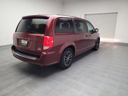 Used 2018 Dodge Grand Caravan GT image 9