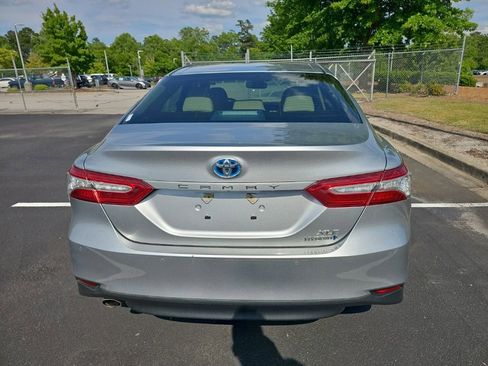 Used 2018 Toyota Camry XLE FWD image 5