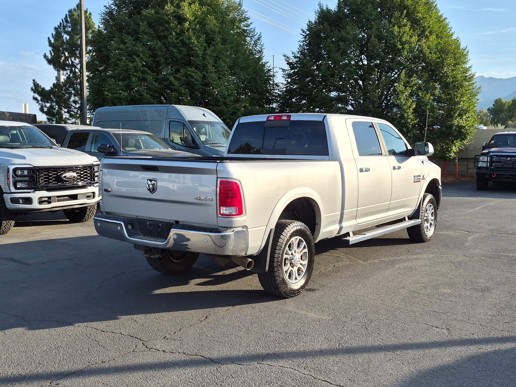 Used 2016 RAM 2500 Laramie w/ Convenience Group AWD/4WD image 3