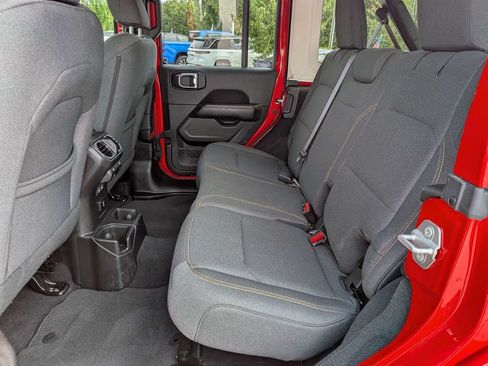 Used 2025 Jeep Wrangler Unlimited Sahara AWD/4WD image 13