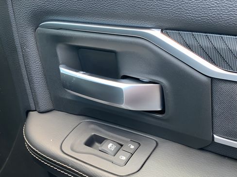 New 2025 RAM 2500 Big Horn AWD/4WD image 37