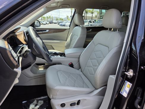 Certified 2024 Volkswagen Atlas SE AWD/4WD image 16