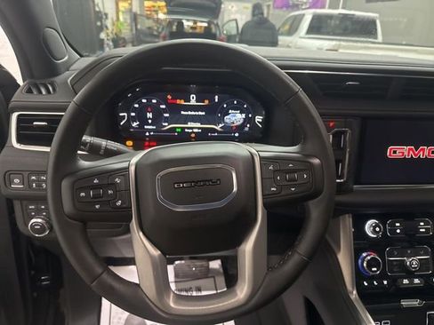 Used 2024 GMC Yukon Denali image 10