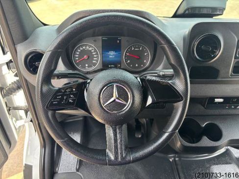 Used 2025 Mercedes-Benz Sprinter 2500 image 19