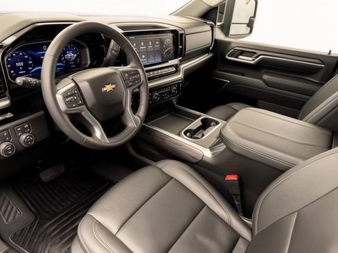 Used 2026 Chevrolet Silverado 2500 LTZ w/ LTZ Texas Edition AWD/4WD image 4