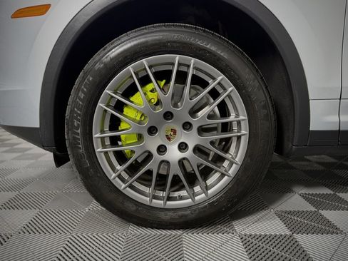 Used 2016 Porsche Cayenne S image 13