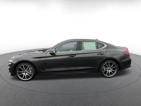 Used 2025 Genesis G70 2.5T image 9