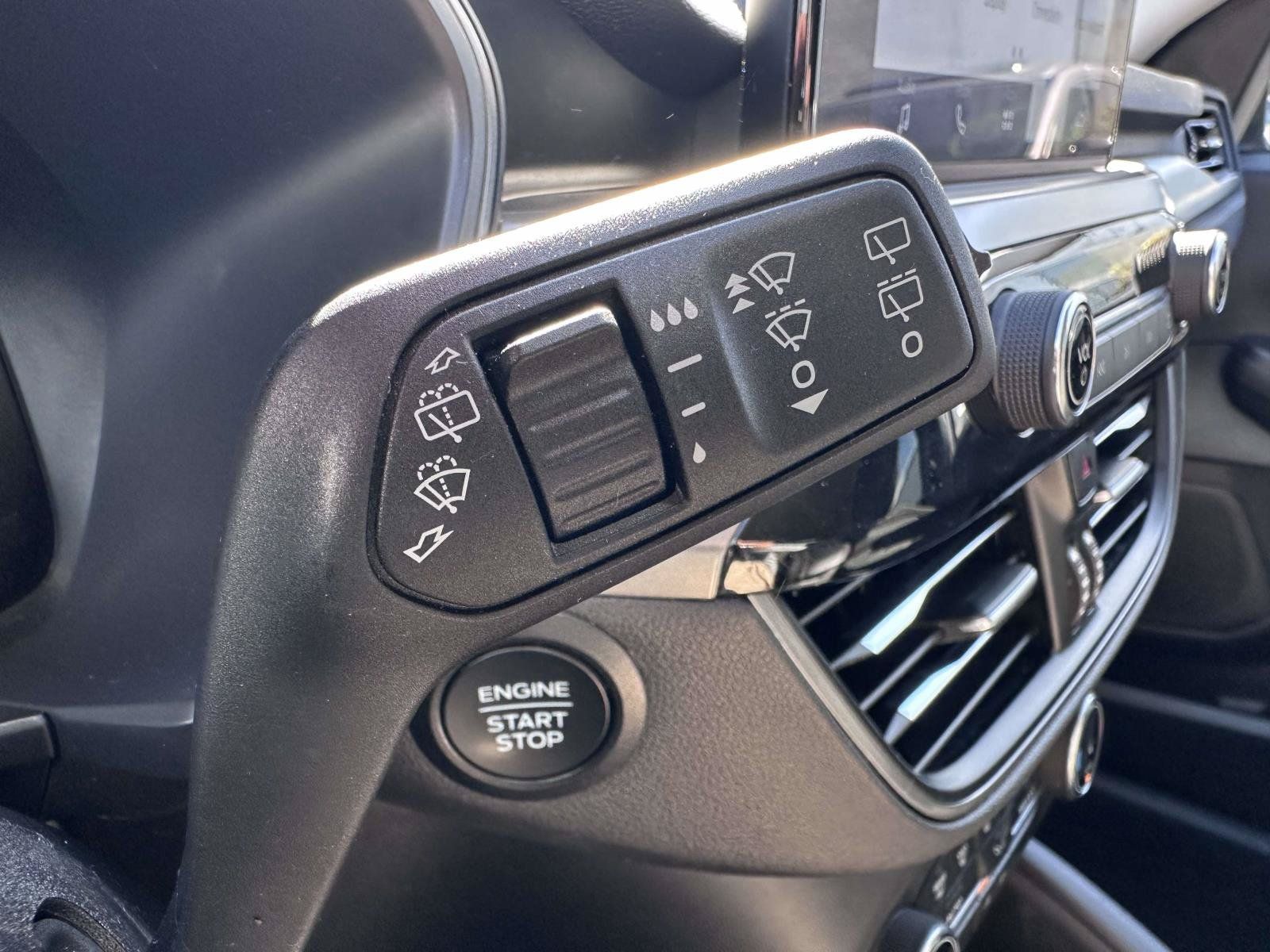 Used 2025 Ford Escape Active AWD/4WD image 19