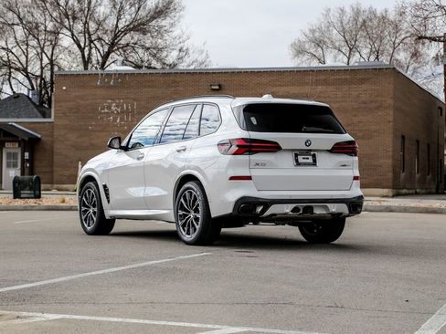 New 2026 BMW X5 xDrive40i w/ M Sport Package image 3
