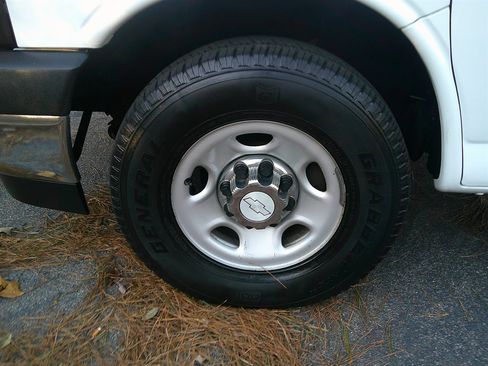 Used 2017 Chevrolet Express 3500 LT w/ LT Preferred Equipment Group image 62