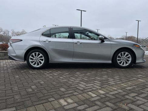 Used 2022 Toyota Camry LE image 6