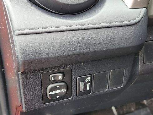 Used 2016 Toyota RAV4 LE FWD image 11