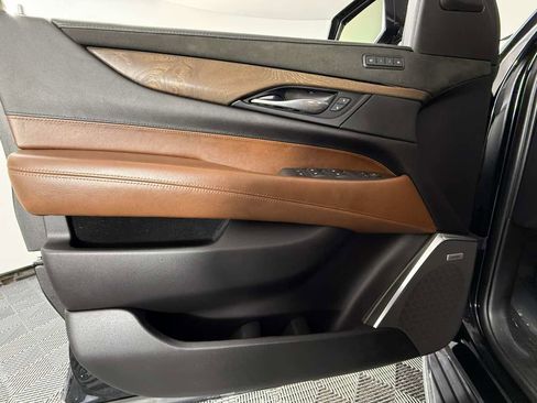 Used 2019 Cadillac Escalade Luxury image 16