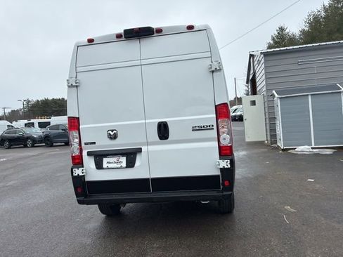 Used 2024 RAM ProMaster 2500 w/ Convenience Group image 12
