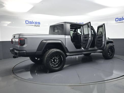 Used 2020 Jeep Gladiator Overland AWD/4WD image 56