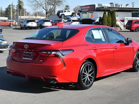 Used 2024 Toyota Camry SE image 8