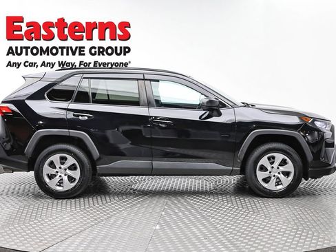 Used 2021 Toyota RAV4 LE image 4