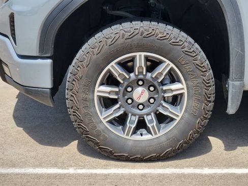 Used 2024 GMC Sierra 1500 AT4 w/ Technology Package AWD/4WD image 10