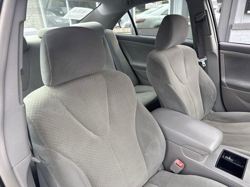 Used 2009 Toyota Camry LE FWD image 27