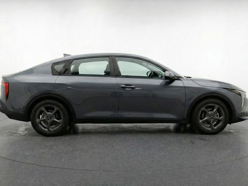 Used 2025 Kia K4 LXS image 11