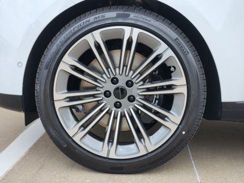 New 2026 Land Rover Range Rover Long Wheelbase SE AWD/4WD image 10