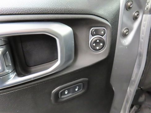 Used 2020 Jeep Wrangler Unlimited Willys image 48