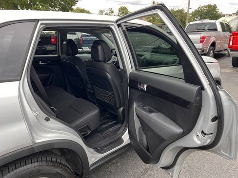 Used 2014 Kia Sorento LX AWD/4WD image 23
