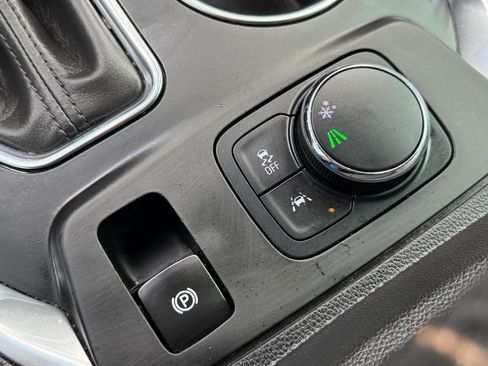 Used 2020 Chevrolet Traverse LT FWD image 34